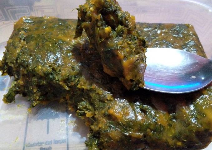 Kudapan pedas daun singkong by Dapur Mu Chan