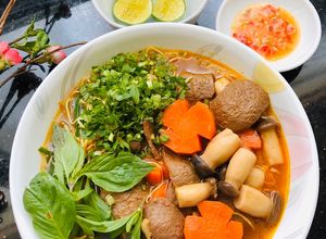 Hình của món Mì bò kho chay.