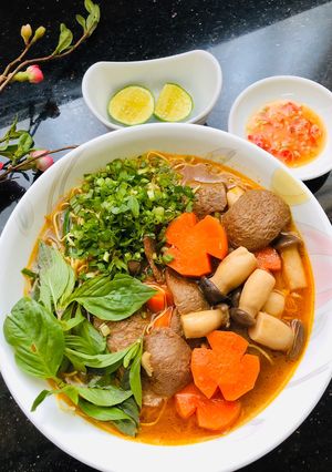 Hình của món Mì bò kho chay.