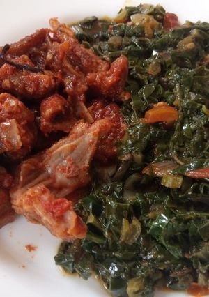 A picture of Wet fried goat meatwith spinach.