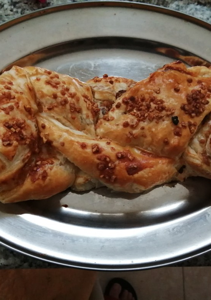Una foto de Trenza de hojaldre con frutos secos