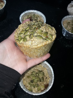 Una foto de Muffins de banana y avena con ♡ de dulce de leche