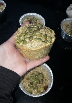 Una foto de Muffins de banana y avena con ♡ de dulce de leche