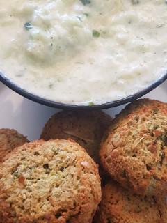 Una foto de Tzatziki griega. Salsa de pepino, yogur desnatado (Thermomix)