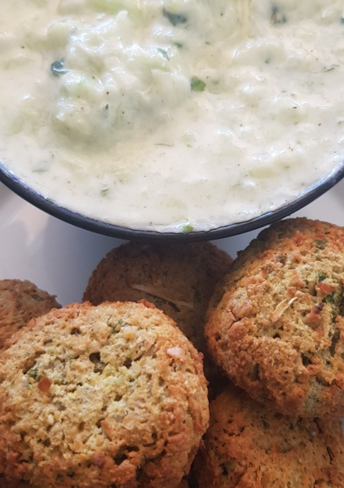 Una foto de Tzatziki griega. Salsa de pepino, yogur desnatado (Thermomix)