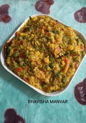 વેજ. ફાડા મસૂરદાળ ની ખીચડી (Veg Fada Masoor Dal Khichdi Recipe In Gujarati) રેસીપી મુખ્ય ફોટો