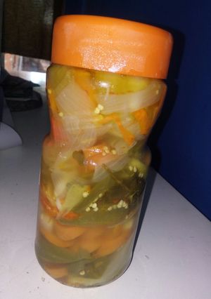 Una foto de Ajíes picantes en escabeche