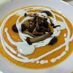 Foto di Vellutata di zucca con funghi chiodini e gorgonzola