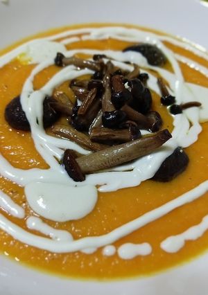 Foto di Vellutata di zucca con funghi chiodini e gorgonzola