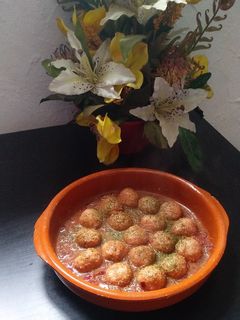 Una foto de Albóndigas en salsa de cebolla