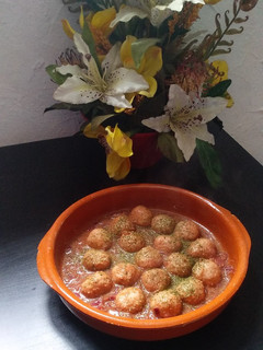 Una foto de Albóndigas en salsa de cebolla