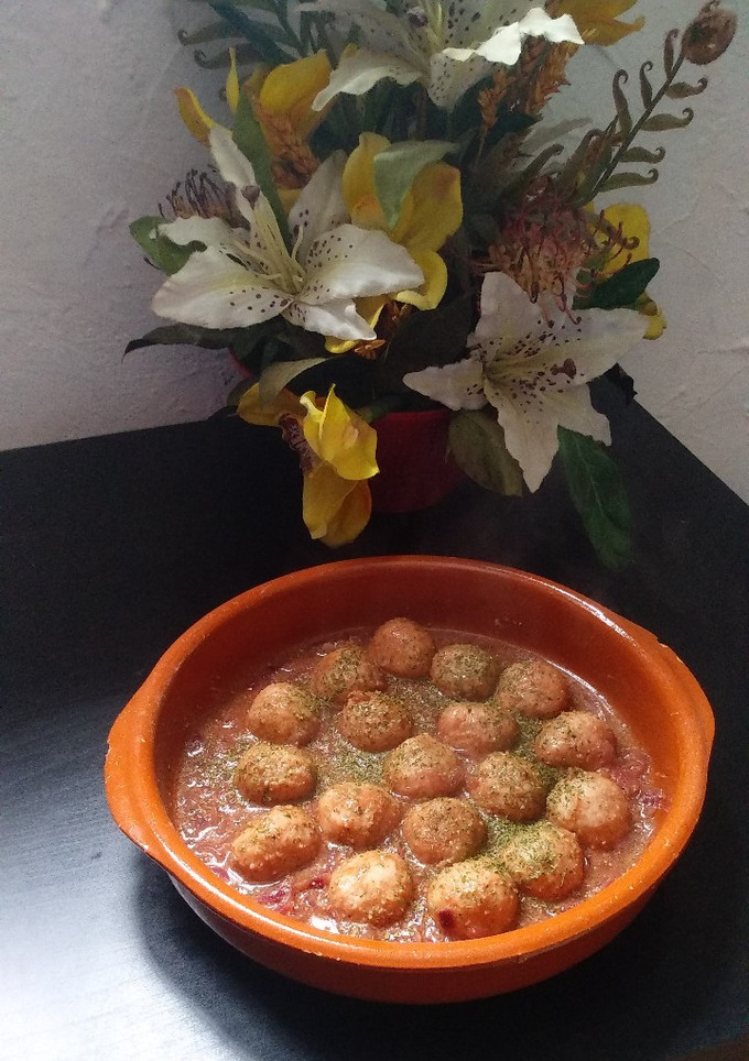 Una foto de Albóndigas en salsa de cebolla