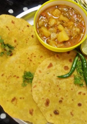 हरी लहसुन चावल आटे की रोटी (Lahsun chawal ke aate ki roti recipe in Hindi) रेसिपी मुख्य फोटो