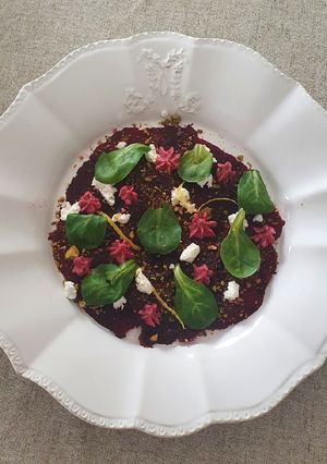 Une photo de Carpaccio de betteraves et chèvre