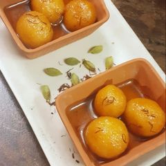 A picture of Gulab jamun.