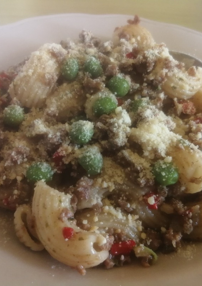 Una foto de Coditos con carne picada