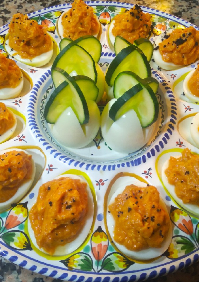 Una foto de Huevos rellenos