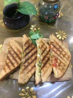 वेजिटेबल पिज़्ज़ा सैंडविच(vegetable pizza sandwich recipe in hindi) रेसिपी मुख्य फोटो