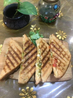 वेजिटेबल पिज़्ज़ा सैंडविच(vegetable pizza sandwich recipe in hindi) रेसिपी मुख्य फोटो