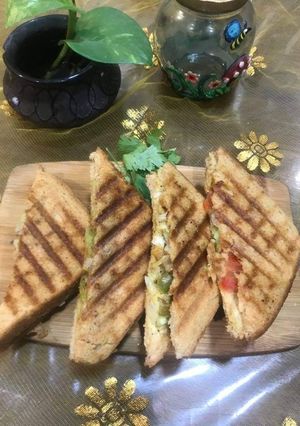 वेजिटेबल पिज़्ज़ा सैंडविच(vegetable pizza sandwich recipe in hindi) रेसिपी मुख्य फोटो