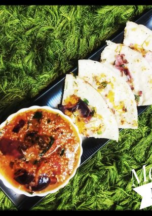 অনিয়ন উত্তপম উইথ ওনিয়ন টমাটো চাটনি (oinon uttapam with onion tomato chutney recipe in Bengali) রেসিপির প্রধান ছবি