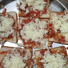 A picture of Bread pizza.