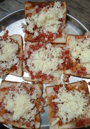 A picture of Bread pizza.