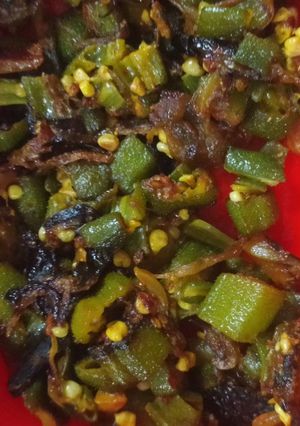 प्याज़ की भिंडी (pyaz ki bhindi recipe in Hindi) रेसिपी मुख्य फोटो
