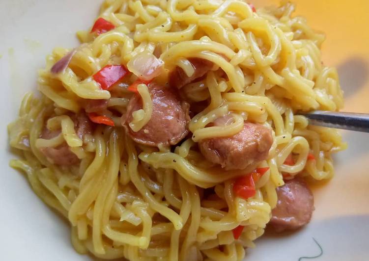 Indomie noodles with sausage
