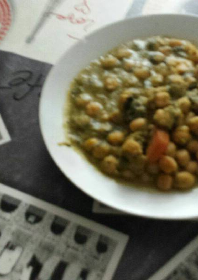 Una foto de Garbanzos con verduras y un poco de chorizo en olla GM D