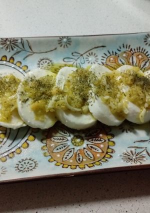 Una foto de Mozzarela fresca aliñada