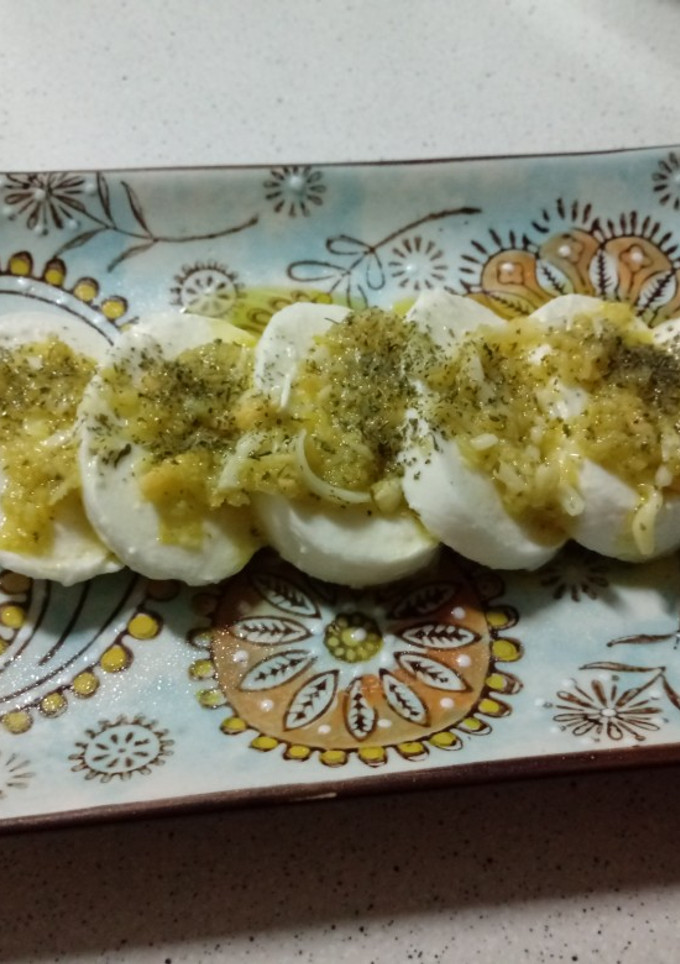 Una foto de Mozzarela fresca aliñada