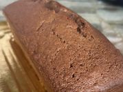 Una foto de budin de banana y mantequilla de mani