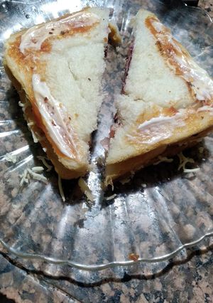 A picture of Bread with lots of veg.