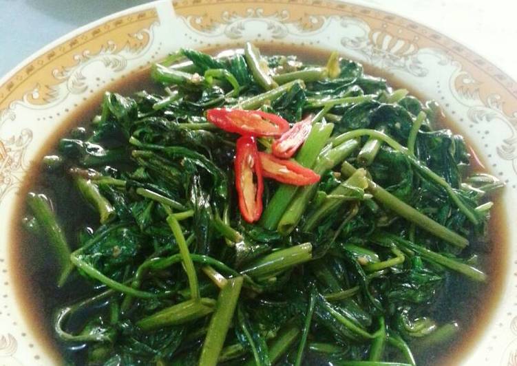  Resep  Cah kangkung  terasi  pedas  oleh Putri Helsarini Cookpad