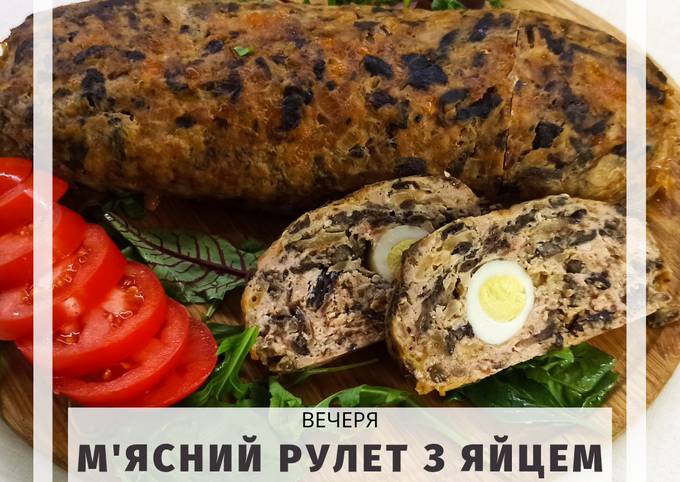 Куриный рулет с щавелем и яйцами