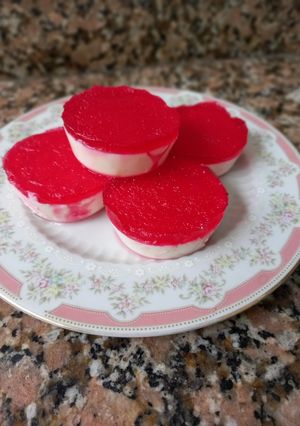 Una foto de Bocadito súper fresco de ricota y gelatina