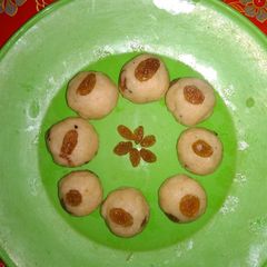 Nariyal ladoo A picture of Nariyal ladoo.