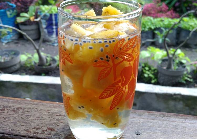 Resep Pineapple soda aka soda nanas 😅 yang Bisa Manjain Lidah