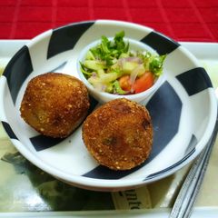 A picture of Fried Mixed Veg Balls.