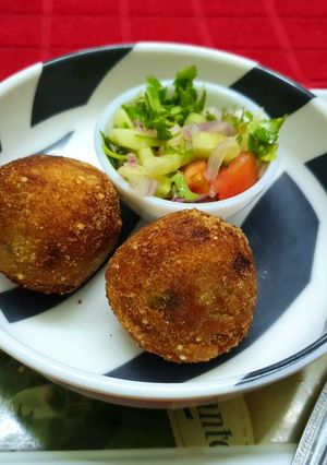 A picture of Fried Mixed Veg Balls.