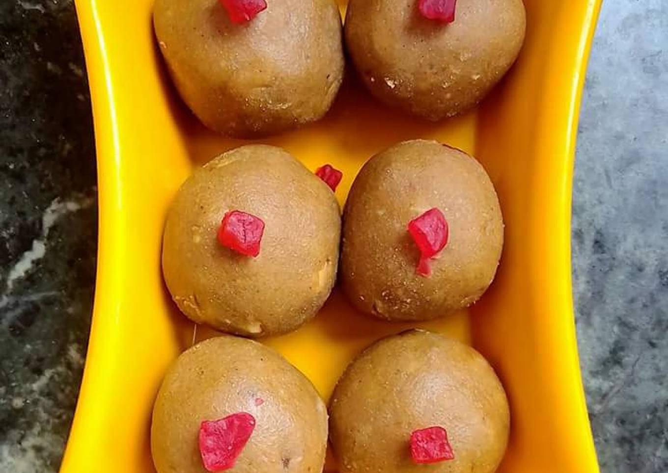 Bajra gond laddu