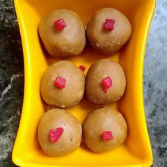 Bajra gond laddu A picture of Bajra gond laddu.