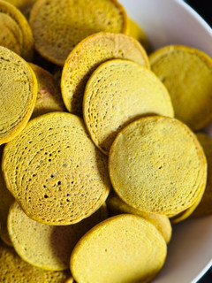 Une photo de 💚 Blinis de sarrasin parfumés au curcuma et au tahini (plat végétarien)