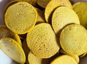 Une photo de 💚 Blinis de sarrasin parfumés au curcuma et au tahini (plat végétarien)