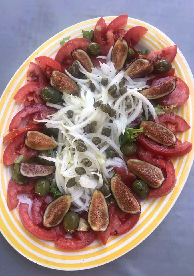 Una foto de Ensalada vegana para currantes (5), con higos y cositas ricas