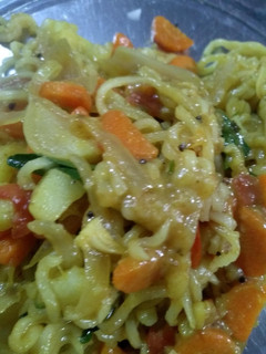 முட்டை காய்கறி நூடுல்ஸ் (Muttai kaaikari noodles recipe in tamil) செய்முறை முக்கிய புகைப்படம்