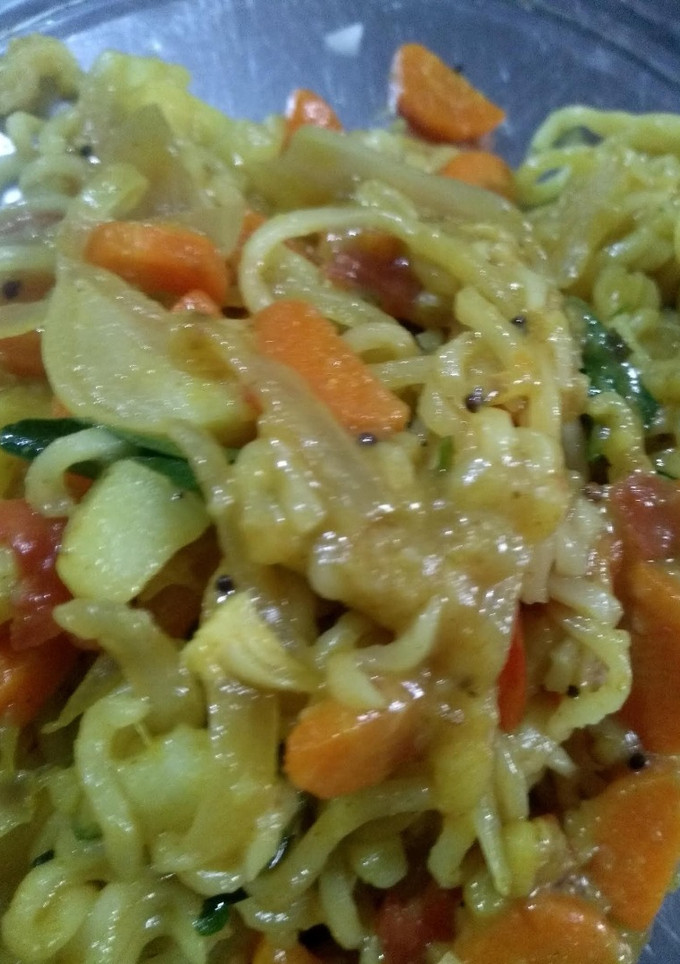 முட்டை காய்கறி நூடுல்ஸ் (Muttai kaaikari noodles recipe in tamil) செய்முறை முக்கிய புகைப்படம்