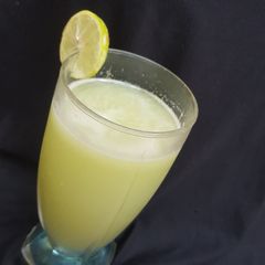 A picture of Cucumber lemonade.