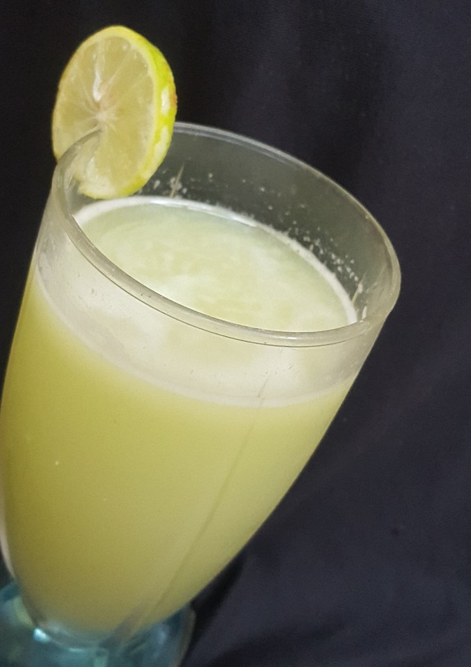 A picture of Cucumber lemonade.